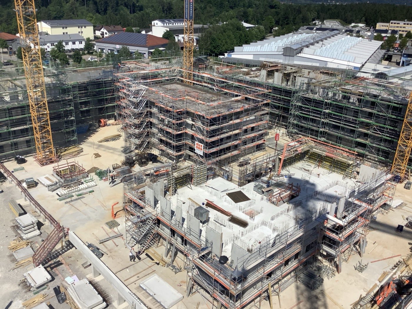Mehrere Wohngebäude im Bau