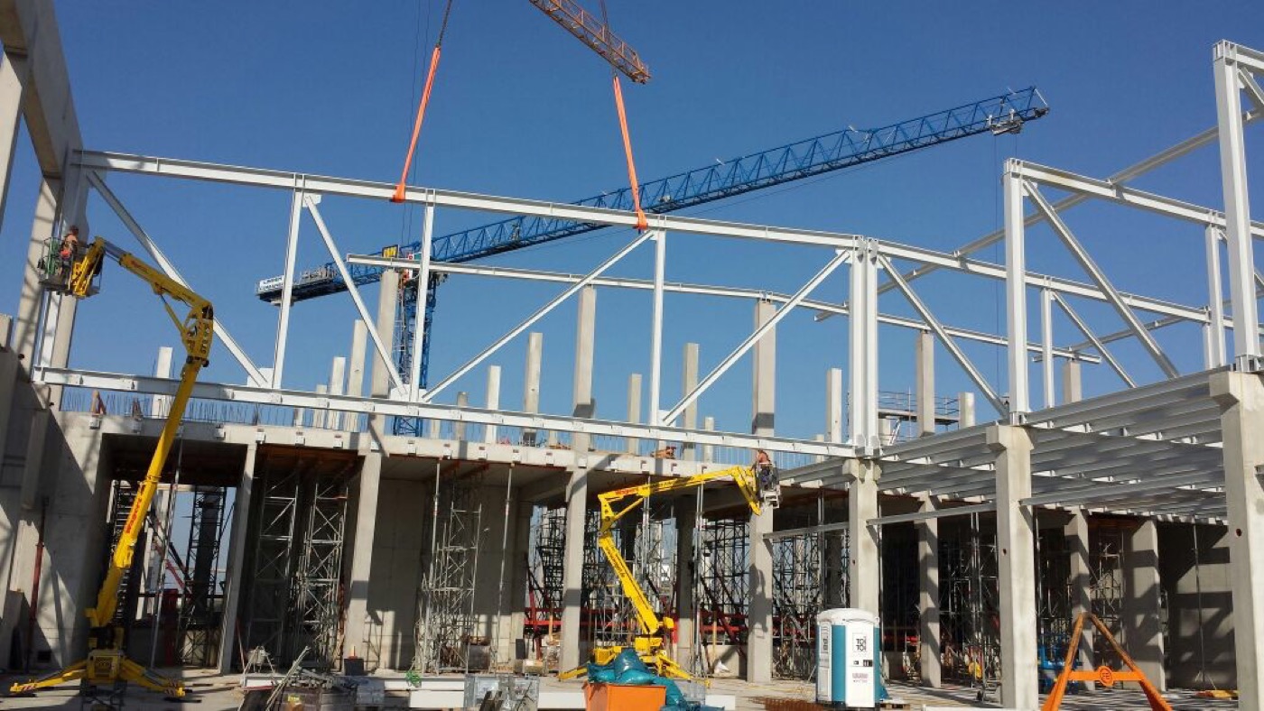 Industriehalle mit Stahlkonstruktion
